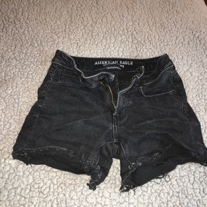 American Eagle π¦
Super Shortie Jean Shorts